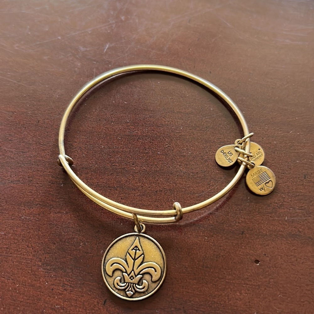 Alex and Ani Regality Faith Renewal Fleur de‎ lis gold bangle